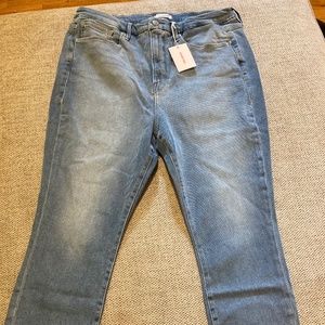 Good American Good Curve Skinny Crop Jeans